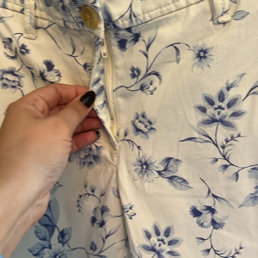 Coastal Grandma Style Floral Print Chino Pants in White and Blue - Picture 5 of 6